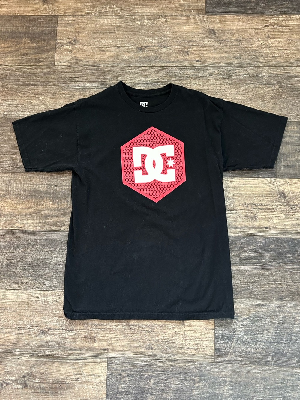 Vintage Y2k DC Shoe Logo T Shirt Skateboard Skate Mens Size M Black And Red